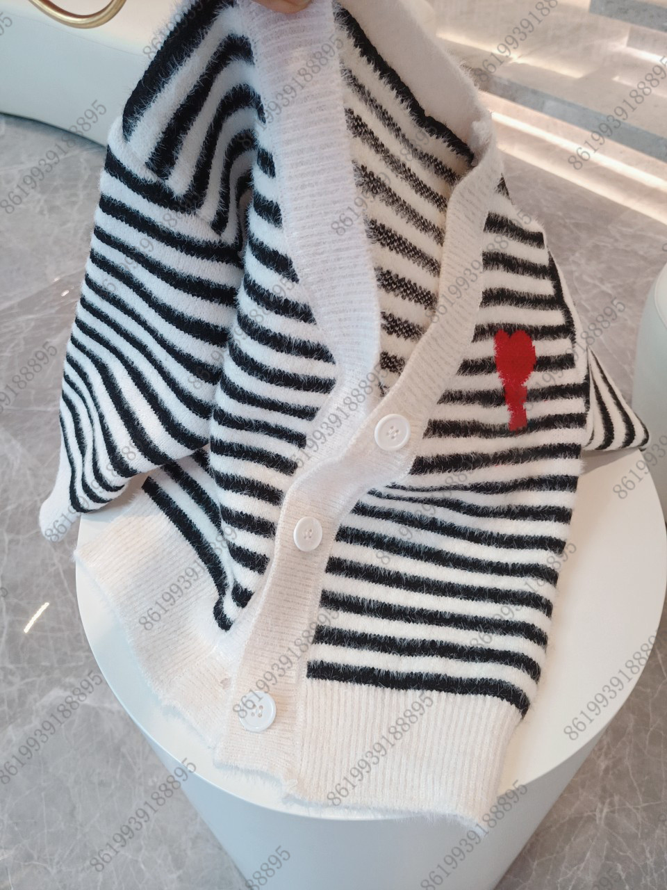 luxury baby kids Cardigan sweaters childrens autumn A printing design knitted skirts long sleeve wear size 100-150 white, Blue
luxury baby kids Cardigan sweaters childrens autumn A printing design knitted skirts long sleeve wear size 100-150 white, Blue