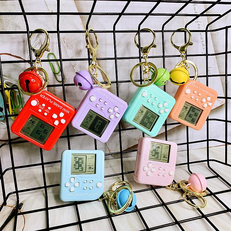 Portable Game Players 1PCS Mini Console Keychain Pendant Nostalgic Pocket Small Tetris Backpack Key Ring Pendants Xmas Year Gift