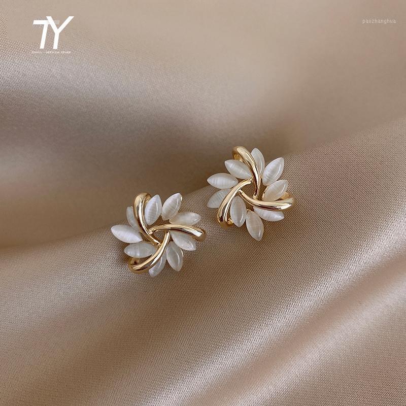 Stud Elegant And Exquisite Opal Petal Circle Earrings For Woman 2022 Classic Jewelry Luxury Party Girl's Unusual, Golden;silver
Stud Elegant And Exquisite Opal Petal Circle Earrings For Woman 2022 Classic Jewelry Luxury Party Girl's Unusual, Golden;silver