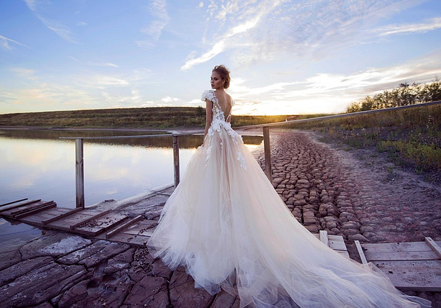 Romantic Flower Open Back Boho Wedding Dress Sexy Backless Long Train Beach Bridal Gowns 3D Floral Appliques Cape Sleeve Bride Dresses Sheer Deep V Ne