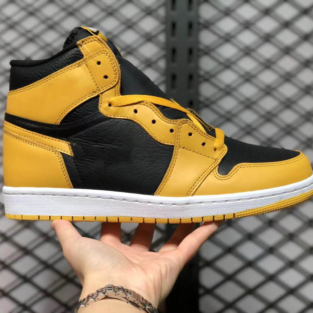 High Quality 1 High OG Pollen Basketball Shoes this 6s comes dressed in a Pollen Black and White color combination
High Quality 1 High OG Pollen Basketball Shoes this 6s comes dressed in a Pollen Black and White color combination
