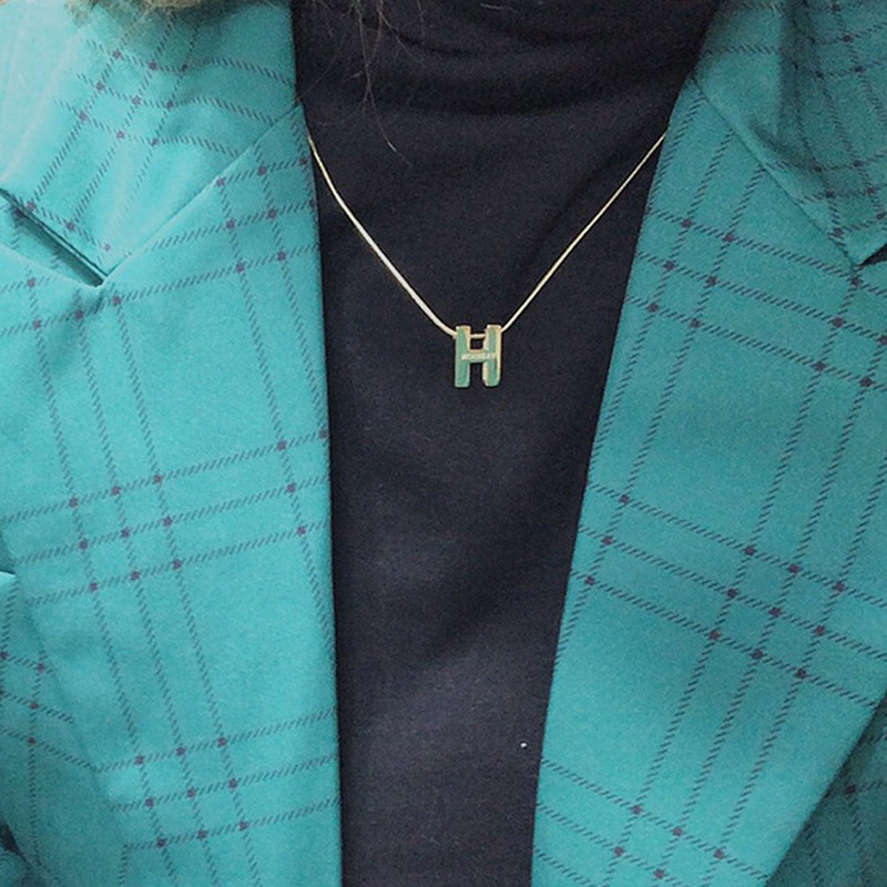 Korean New Fashion Ti-tanium Steel English Letter Necklace Stereo h Pendant Clavicle Chain Fashionable Women's Versatile Neck
Korean New Fashion Ti-tanium Steel English Letter Necklace Stereo h Pendant Clavicle Chain Fashionable Women's Versatile Neck