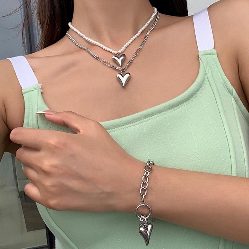 Chokers MOGAKU Design Metal Heart Necklaces Women Fashion Pearls Clavicle Necklace Ladies Party Charm Choker Collar Bracelet Girl
Chokers MOGAKU Design Metal Heart Necklaces Women Fashion Pearls Clavicle Necklace Ladies Party Charm Choker Collar Bracelet Girl