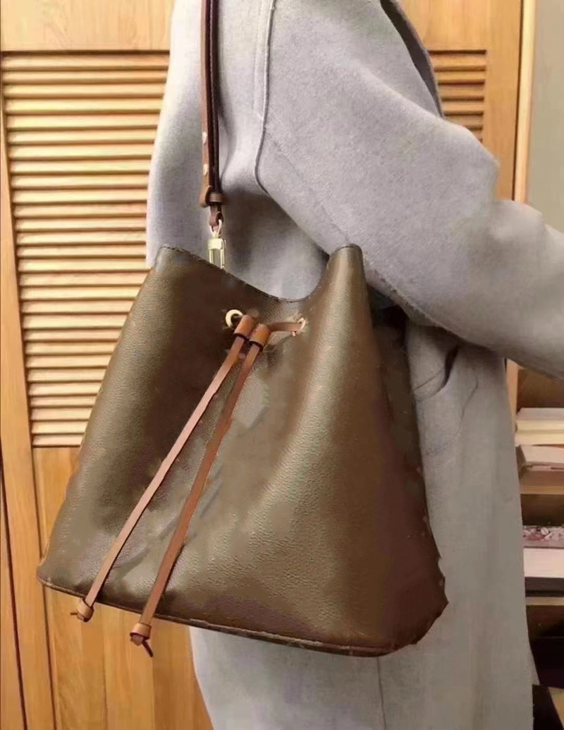 YQ 2021 Designer Famous handbags NEONOE shoulder bags Noé leather bucket Totes women flower printing crossbody bag purse
YQ 2021 Designer Famous handbags NEONOE shoulder bags Noé leather bucket Totes women flower printing crossbody bag purse