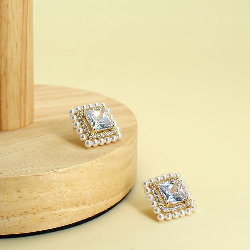 Stud Charms Romantic Style Boho Geomety Shape Trendy Zircon Earrings Ear Studs For Women Girls Jewelry Christmas Party, Golden;silver
Stud Charms Romantic Style Boho Geomety Shape Trendy Zircon Earrings Ear Studs For Women Girls Jewelry Christmas Party, Golden;silver
