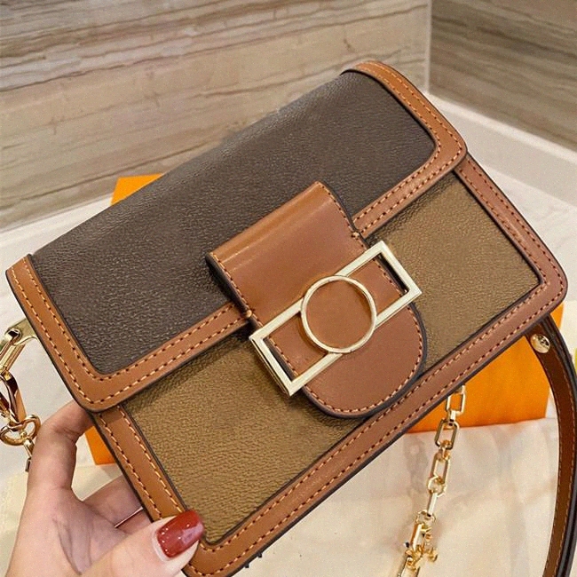 Top Quality Luxurys designer louise vutton small square bag Classic Lady handbag Women louisbags cossbody purse handbags shoulder bags chains printing wallet
Top Quality Luxurys designer louise vutton small square bag Classic Lady handbag Women louisbags cossbody purse handbags shoulder bags chains printing wallet