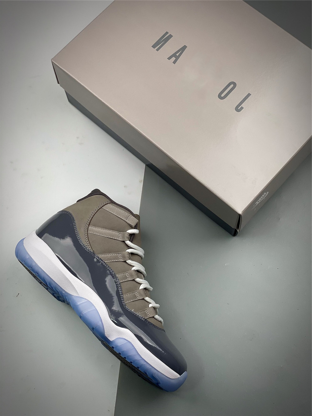 Shoes Authentic 11 Cool Grey Medium Grey White Men Outdoor Fiber Patent Leather Sports Sneakers CT8012-005 With Original, Black
Shoes Authentic 11 Cool Grey Medium Grey White Men Outdoor Fiber Patent Leather Sports Sneakers CT8012-005 With Original, Black