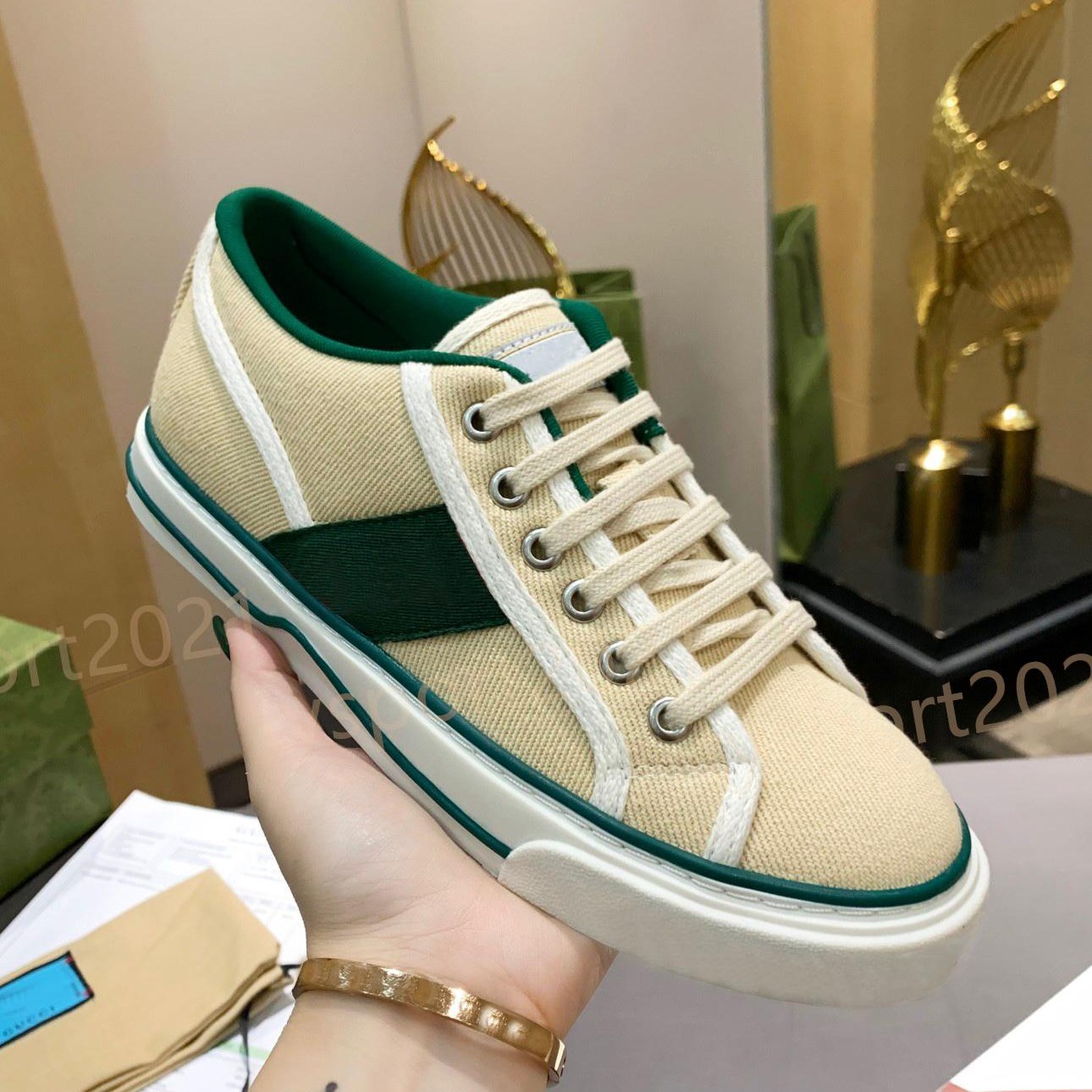Classic Men women casual Dress shoes canvas shoe versatile print high and low with box size 35-45, 25
Classic Men women casual Dress shoes canvas shoe versatile print high and low with box size 35-45, 25
