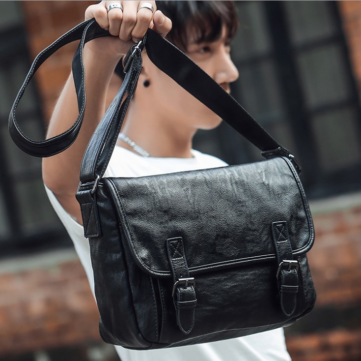luxurys Leather Shoulder Bag For Men Casual Crossbody Man Handbag Messenger Male Side designer Men's Bags, Black
luxurys Leather Shoulder Bag For Men Casual Crossbody Man Handbag Messenger Male Side designer Men's Bags, Black