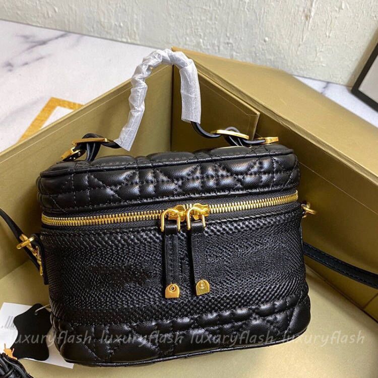 2021 Cosmetic Bag Travel Vanity Bags Shoulder Purse womens Crossbody Purses Fashion Luxurys Brands Tote High Quality Durable Handbags, Box(not sold separately) 
2021 Cosmetic Bag Travel Vanity Bags Shoulder Purse womens Crossbody Purses Fashion Luxurys Brands Tote High Quality Durable Handbags, Box(not sold separately)