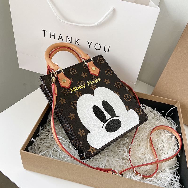 Summer and 2021 Spring Old Flower Tote Single Shoulder Portable Messenger Women's Bag Cute Cartoon Fashion Korean Version Large
Summer and 2021 Spring Old Flower Tote Single Shoulder Portable Messenger Women's Bag Cute Cartoon Fashion Korean Version Large
