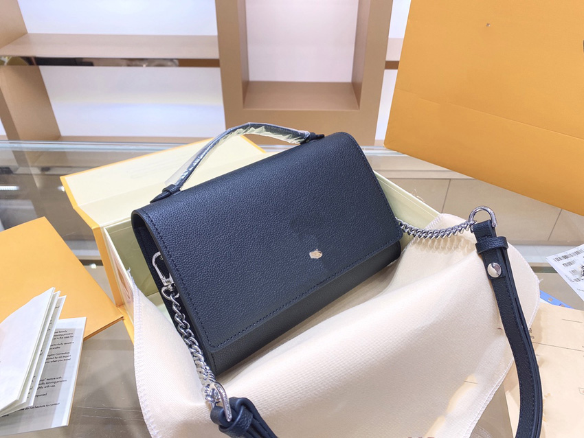 Fashion Designer Bags Women Handbag Crossbody Messenger Shoulder Chain Bag Good Quality 2 colours,23x15cm 012, #3 original dust bag
Fashion Designer Bags Women Handbag Crossbody Messenger Shoulder Chain Bag Good Quality 2 colours,23x15cm 012, #3 original dust bag