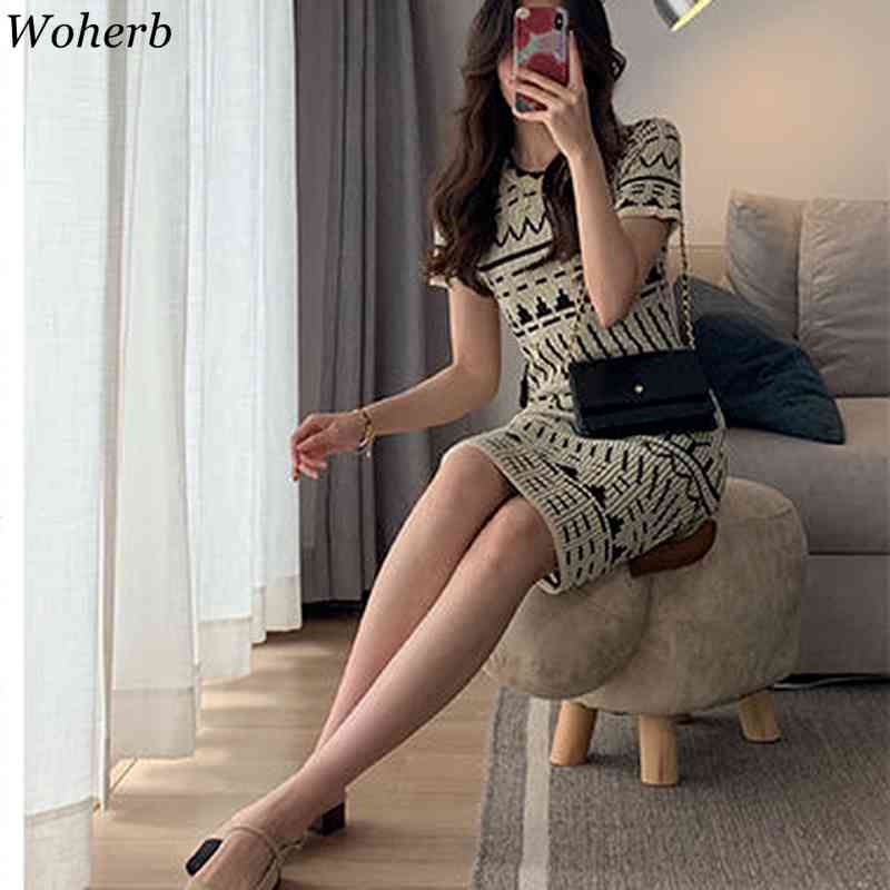 Vintage Jacquard Knitted Vestidos Crew Neck Short Sleeve Sexy Bodycon Korean Summer Dresses Mini Stretch Woman Dress 210519