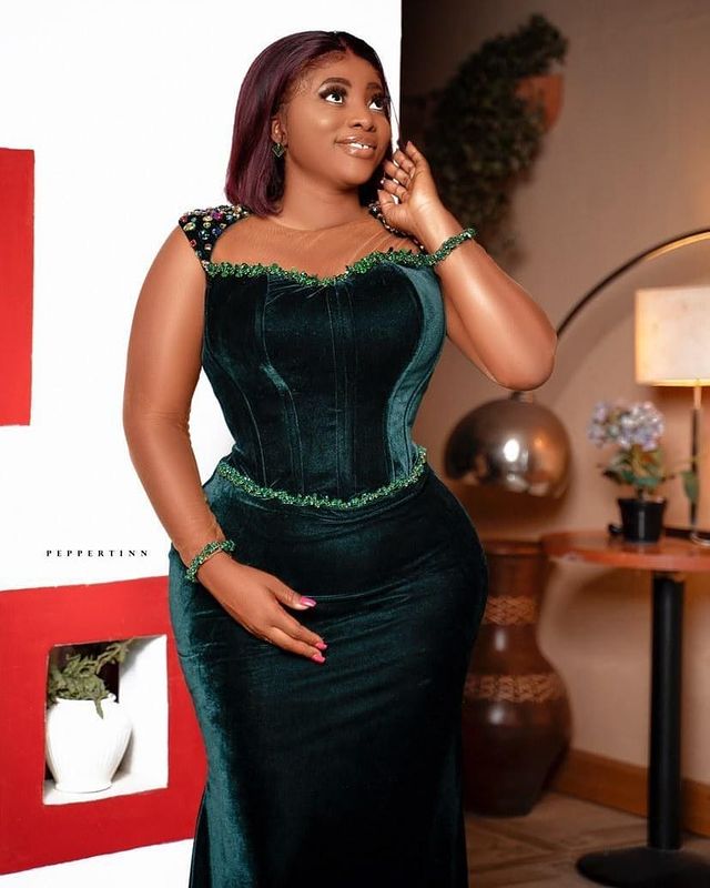 2022 Plus Size Arabic Aso Ebi Luxurious Velvet Mermaid Prom Dresses Beaded Sheer Neck Evening Formal Party Second Reception Birthday Gowns Dress ZJ440