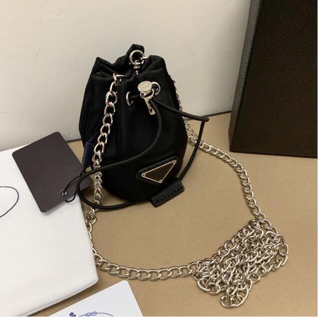 Super cute Earphone bag Luxury Silver hardware chain Coin Purses Mini zero wallet Card holder Women fashion accessories, Red;black
Super cute Earphone bag Luxury Silver hardware chain Coin Purses Mini zero wallet Card holder Women fashion accessories, Red;black