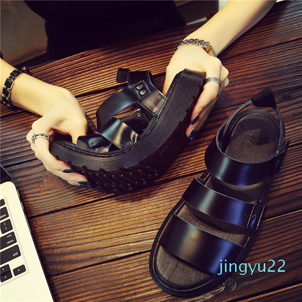 2020 Men's Martins Shoes Summer New Style Outdoor Non-slip Breathable Men Fashion Trend Black Beach Shoes Casual Sandals Men CX200615
2020 Men's Martins Shoes Summer New Style Outdoor Non-slip Breathable Men Fashion Trend Black Beach Shoes Casual Sandals Men CX200615