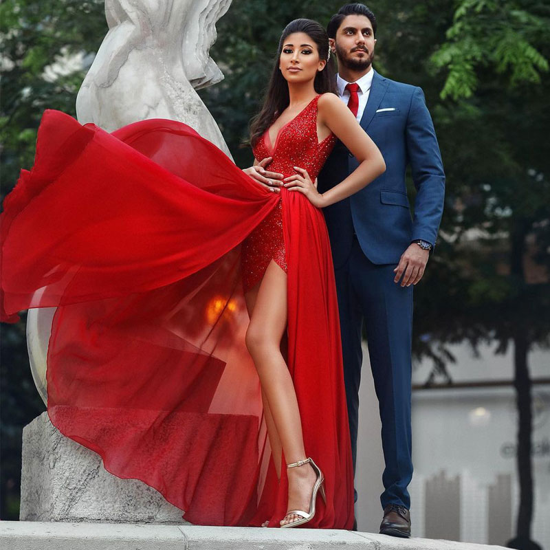 Red Sequined Fabulous Prom Dresses Deep V Neck Sleeveless Side Split Evening Gowns A Line Chiffon Floor Length Formal Dress