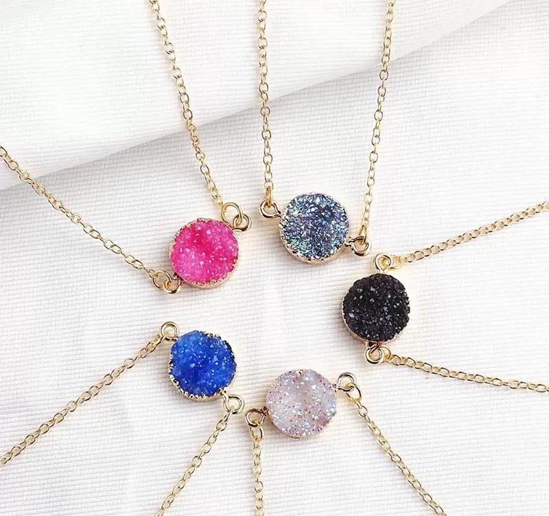 Elegant Round Druzy Resine Stone Necklace for Women Gold Sapphire Quartz Circle Charm Necklaces Round Flat Back Dome Cabochons Chain Jewelry Gift
