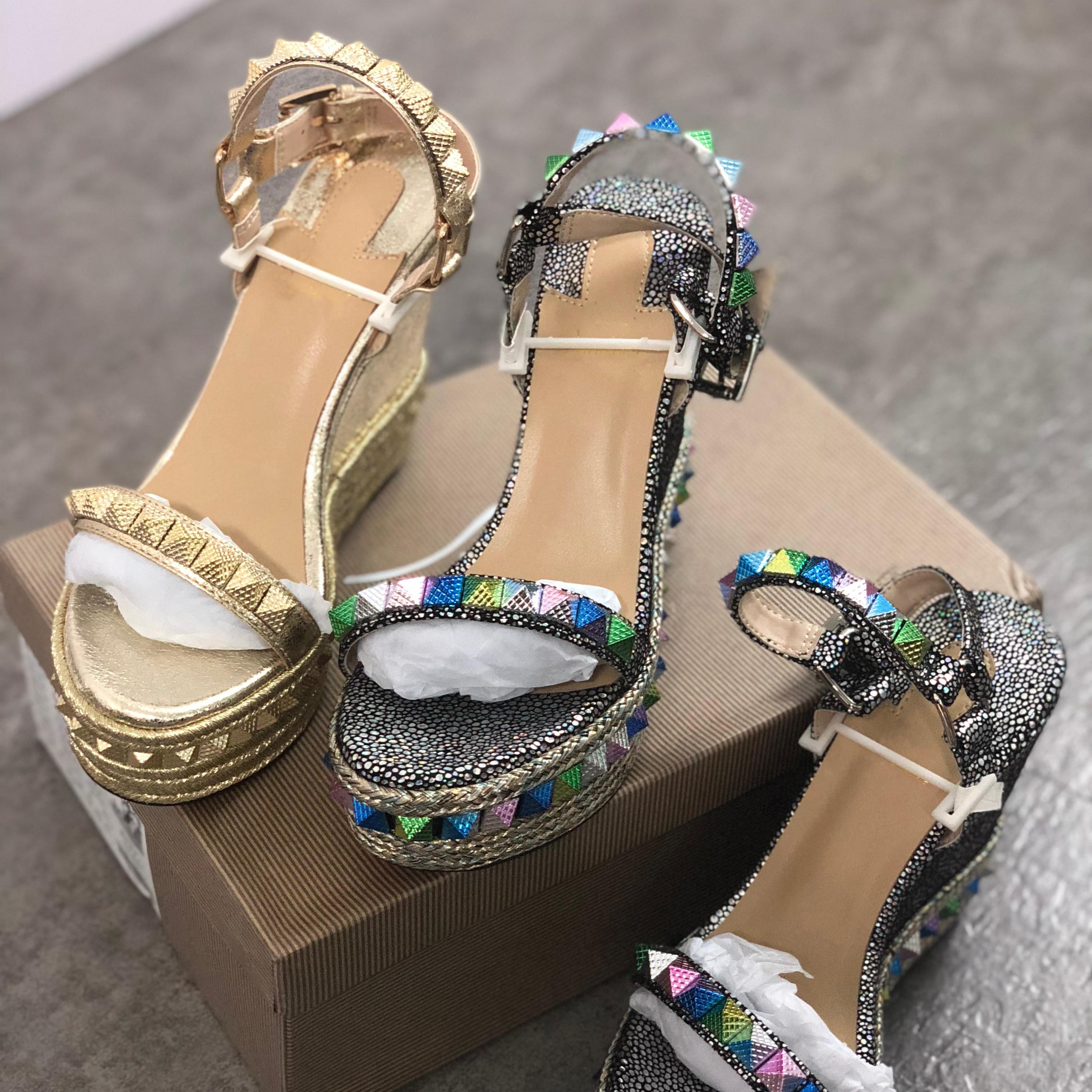 2021 Créateur de fond rouge plate-forme haute talons hauts sandales compensées espadrille cuir chaussures dames Spike Spikes Rivets 1