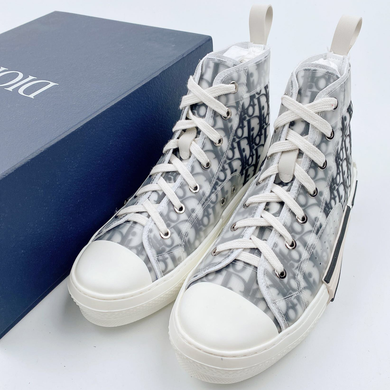 NEW KAWS Hommes high-top sneaker in technical fabric with 4500 white and black rubber sole and B22 B-2-3 shoes EUR36-45
NEW KAWS Hommes high-top sneaker in technical fabric with 4500 white and black rubber sole and B22 B-2-3 shoes EUR36-45