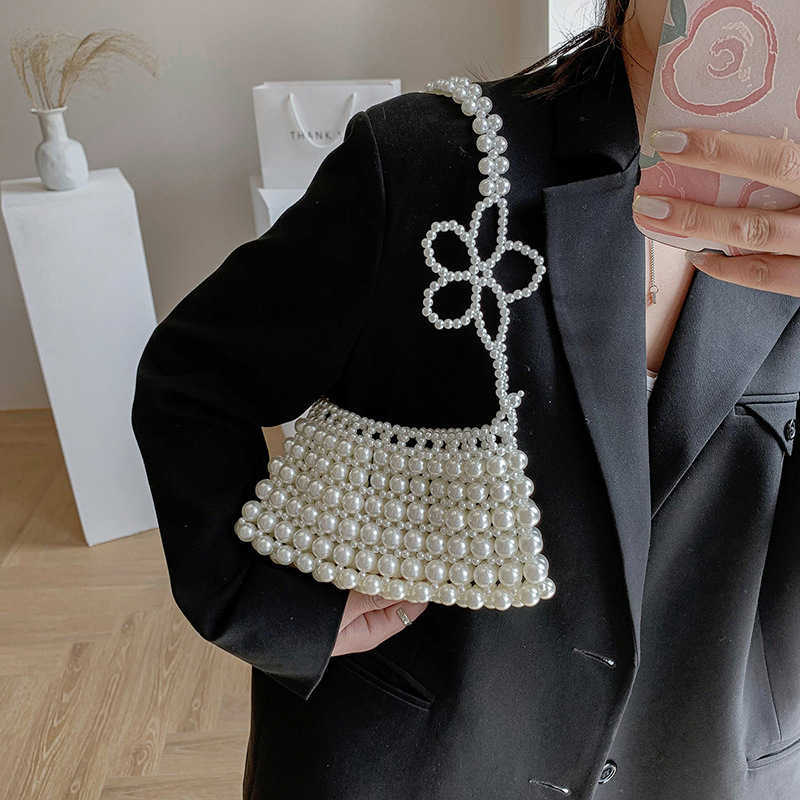 Net Red Shoulder Bag Banquet Korean Pearl Embroidery Hand Fashionable Flower Bag, White
Net Red Shoulder Bag Banquet Korean Pearl Embroidery Hand Fashionable Flower Bag, White