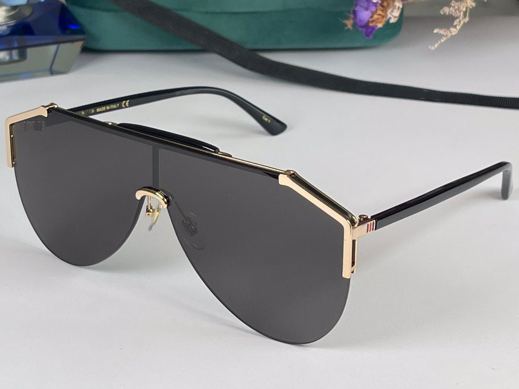 Sunglasses For Women and Men Summer style 0584 Anti-Ultraviolet Retro Plate Half frame fashion Eyeglasses Random Box
Sunglasses For Women and Men Summer style 0584 Anti-Ultraviolet Retro Plate Half frame fashion Eyeglasses Random Box