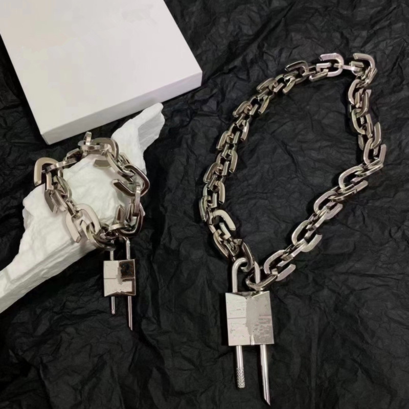 Titanium Sport Accessories Pendant Necklaces 21ss French Designer g Letter Lock Necklace Hip Hop Street and mens Womens Bracelet
Titanium Sport Accessories Pendant Necklaces 21ss French Designer g Letter Lock Necklace Hip Hop Street and mens Womens Bracelet