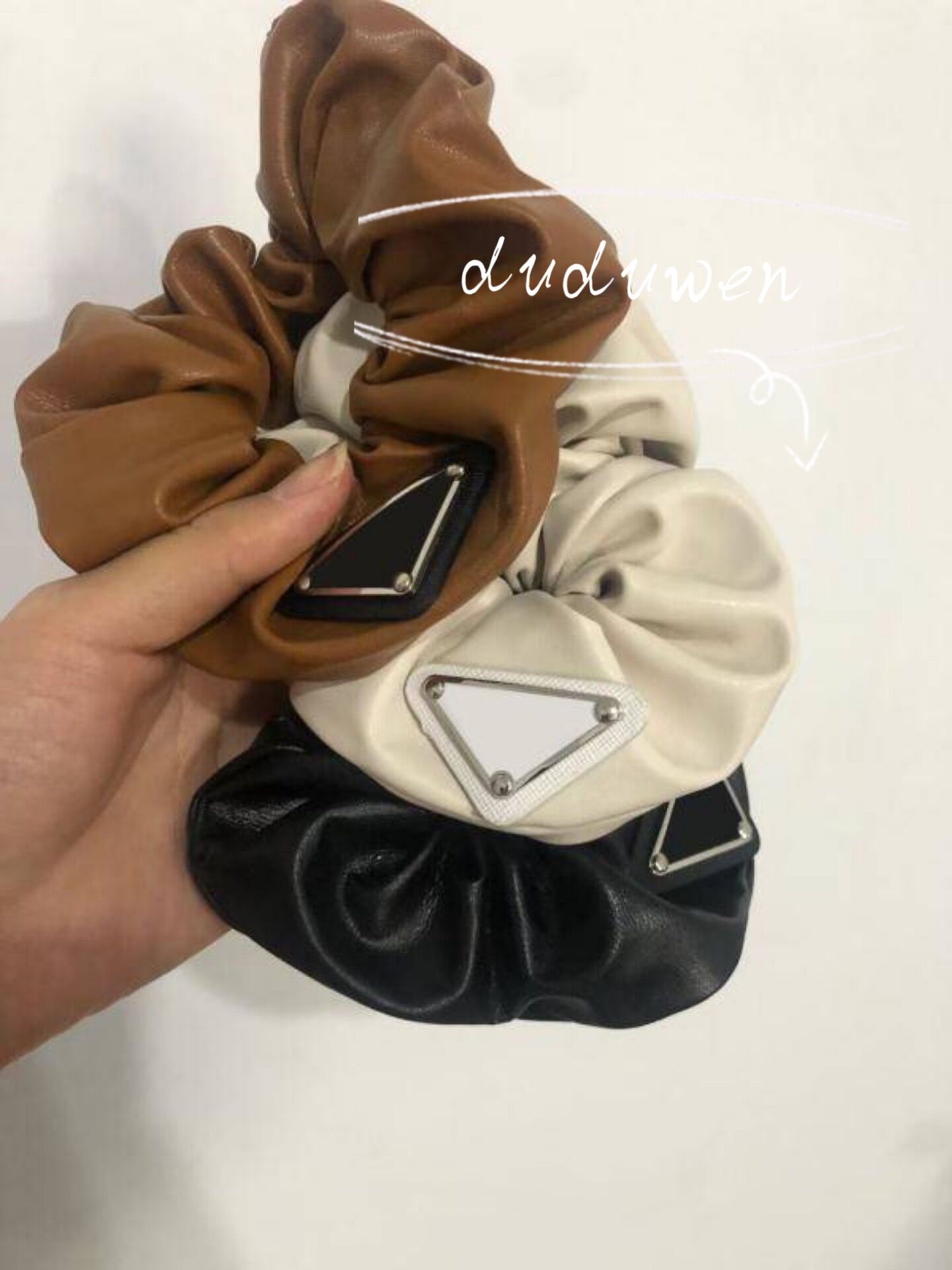 PU leather Accessories Hair Bands Fashion Girls Scrunchy Ring Elastic Headbands triangle P mark Ponytail Holder Rope
PU leather Accessories Hair Bands Fashion Girls Scrunchy Ring Elastic Headbands triangle P mark Ponytail Holder Rope