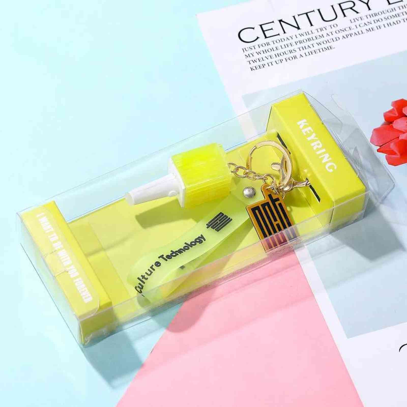 Kpop mini light keychain TWICE NCT GOT7 Light Stick Pendant key chain ring box high quality kpop bangtan H1126
