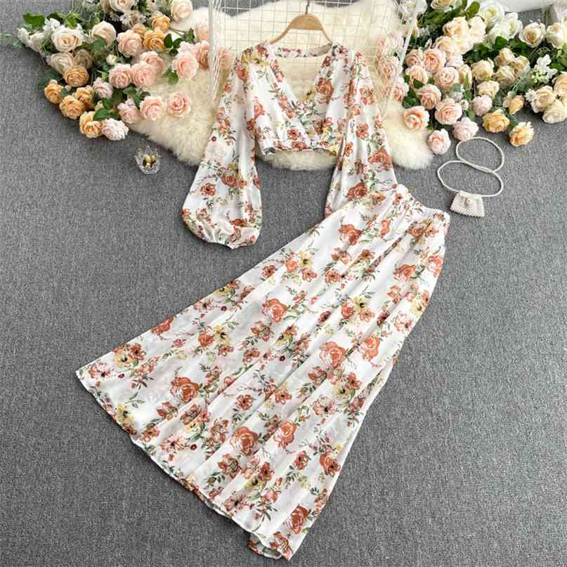 Summer Women Sweet Floral Print Two Piece Set V-neck Long Sleeve Backless Crop Top + Elastic Waist Skirt Suits 210603, White
Summer Women Sweet Floral Print Two Piece Set V-neck Long Sleeve Backless Crop Top + Elastic Waist Skirt Suits 210603, White