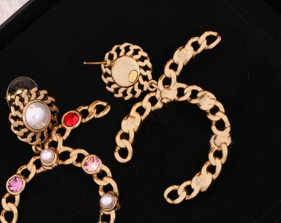 Classic colorful Pearl charm Dangle Drop Earrings Stud Luxury Designer jewelry Bijoux For Lady Famous Wedding Party With Box PS4914
Classic colorful Pearl charm Dangle Drop Earrings Stud Luxury Designer jewelry Bijoux For Lady Famous Wedding Party With Box PS4914
