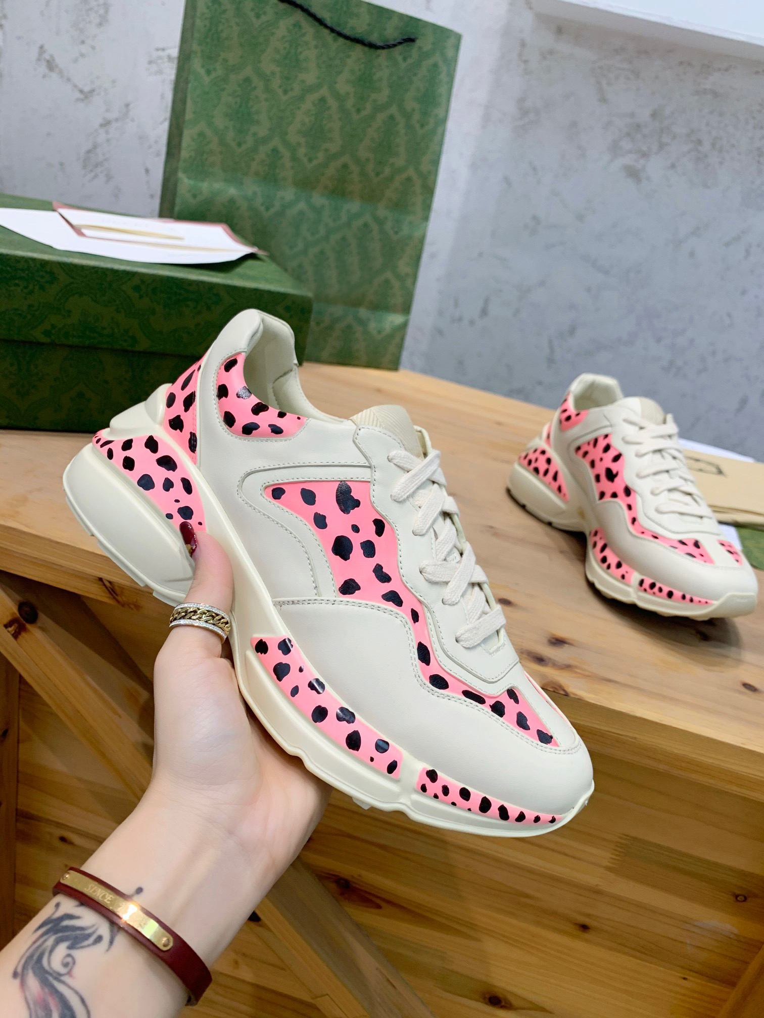 Designer Rhyton Sneakers shoe Boots Men women Trainers Vintage Luxury Chaussures Ladies sport casual Shoes Designers runner Sneaker with box 02, Color 13
Designer Rhyton Sneakers shoe Boots Men women Trainers Vintage Luxury Chaussures Ladies sport casual Shoes Designers runner Sneaker with box 02, Color 13