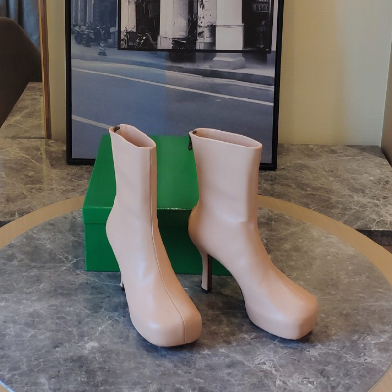 Nude 100mm high heel bold chunky Platform boots calfskin leather shoes Ankle boot stiletto heels square toes booties luxury designers brands shoe factory footwear, Gift(not sold separately)
Nude 100mm high heel bold chunky Platform boots calfskin leather shoes Ankle boot stiletto heels square toes booties luxury designers brands shoe factory footwear, Gift(not sold separately)