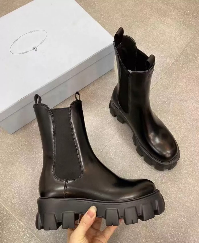 2021S Women Ankle Boot brushed Black leather boots luxury deisgner for woman platform heels Light rubber lug tread sole SIZE 35-40
2021S Women Ankle Boot brushed Black leather boots luxury deisgner for woman platform heels Light rubber lug tread sole SIZE 35-40