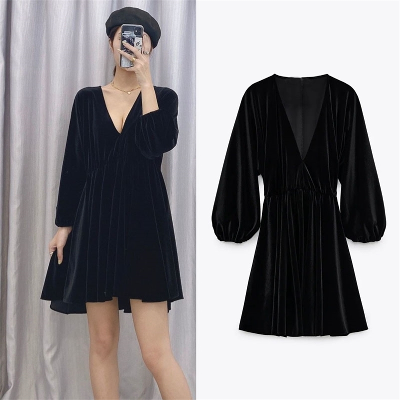 Summer Sexy Velvet Pleated Black Woman Dress Party Mini Short Women Elegant Ldies es V-neck Long sleeves 210519
Summer Sexy Velvet Pleated Black Woman Dress Party Mini Short Women Elegant Ldies es V-neck Long sleeves 210519
