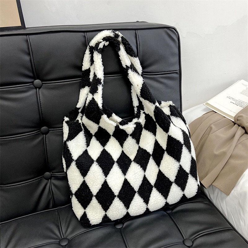 Evening Bags Lattice Pattern Big Warm Plush Faux Fur Fluffy Shoulder Bag For Women Large Capacity Totes 2021 Winter Women's Designer Handbag, Black
Evening Bags Lattice Pattern Big Warm Plush Faux Fur Fluffy Shoulder Bag For Women Large Capacity Totes 2021 Winter Women's Designer Handbag, Black