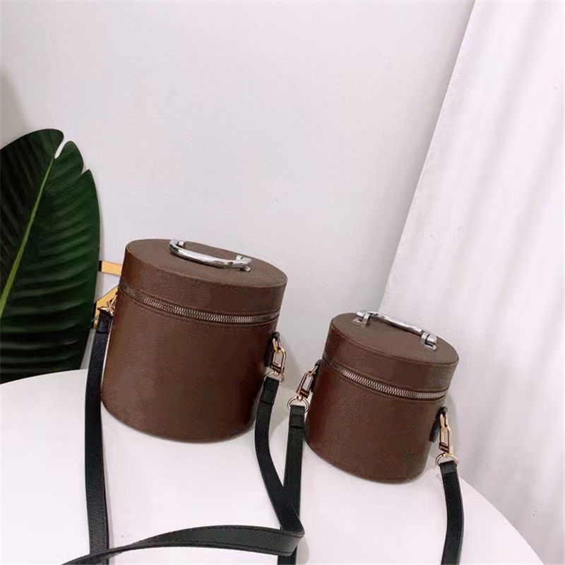 Professional Makeup Bag for Women Bucket Crossbody Coametic Bags Portable Zipper Make up Case Leather Beauty Cases Hand Held
Professional Makeup Bag for Women Bucket Crossbody Coametic Bags Portable Zipper Make up Case Leather Beauty Cases Hand Held