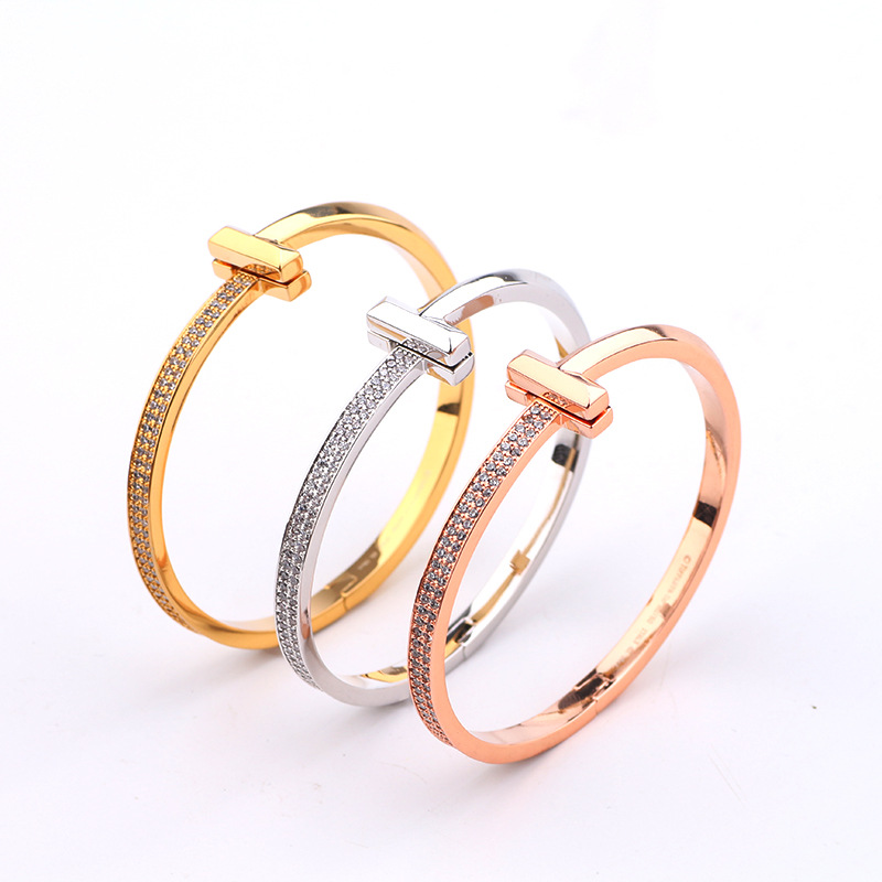 TIFF 1:1 Creative Gold-plated Half Set of Double T Bracelet Cuffs European and American Fashion Multifunctional Light Luxury Women's Wide Version Bracelet Wholesale
TIFF 1:1 Creative Gold-plated Half Set of Double T Bracelet Cuffs European and American Fashion Multifunctional Light Luxury Women's Wide Version Bracelet Wholesale