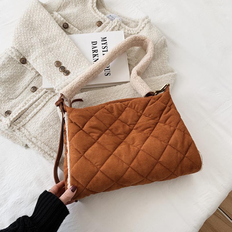 Evening Bags Tote For Women Travel Fashion Handbag 2022 Plush Female Bag Solid Color Lattice Shoulder Messenger
Evening Bags Tote For Women Travel Fashion Handbag 2022 Plush Female Bag Solid Color Lattice Shoulder Messenger