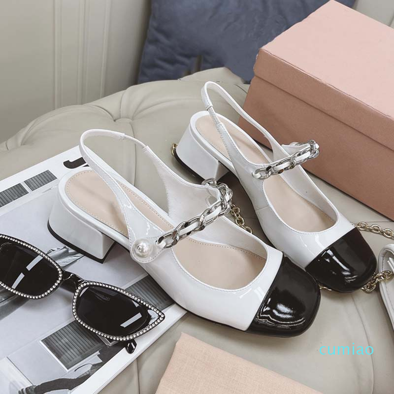 Women Vintage Classic Sandals Black And White Contrast Pearl Chain Thick Heel Shoes Summer Luxurys Designers Shoe Stitching Toe Cap
Women Vintage Classic Sandals Black And White Contrast Pearl Chain Thick Heel Shoes Summer Luxurys Designers Shoe Stitching Toe Cap