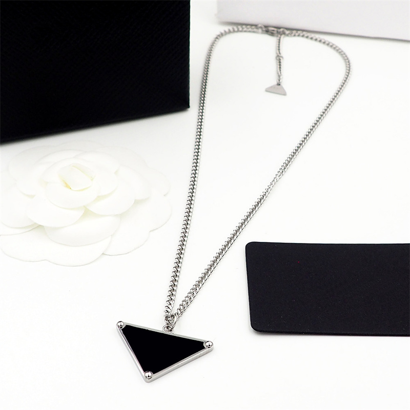 Womens Mens Luxury Designer Necklace Chain Casual Fashion Jewelry Black Pendant Necklaces Choker Steel Trendy Style Gold Silver Colors
Womens Mens Luxury Designer Necklace Chain Casual Fashion Jewelry Black Pendant Necklaces Choker Steel Trendy Style Gold Silver Colors