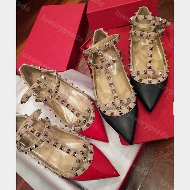 Top quality Luxury designers Shoes Stud Sandals Sexy pointed High Heels slippers Nude Fashion Wedding Rivets Women Pumps valentine, Two pairs of pure cotton socks
Top quality Luxury designers Shoes Stud Sandals Sexy pointed High Heels slippers Nude Fashion Wedding Rivets Women Pumps valentine, Two pairs of pure cotton socks