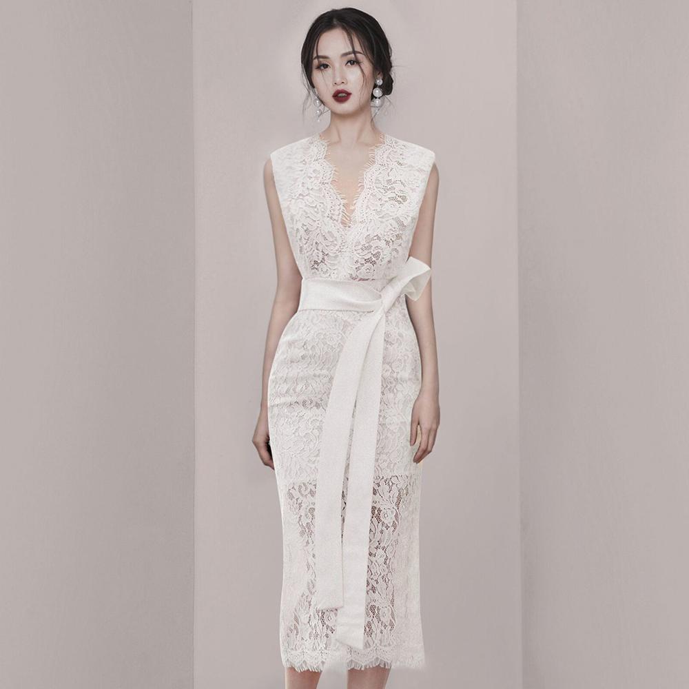 Runway Summer Sheath Party Dress Vintage Women Sleeveless Lace Hollow Out Bodycon Dress Sexy White V Neck Sashes Dress 210518