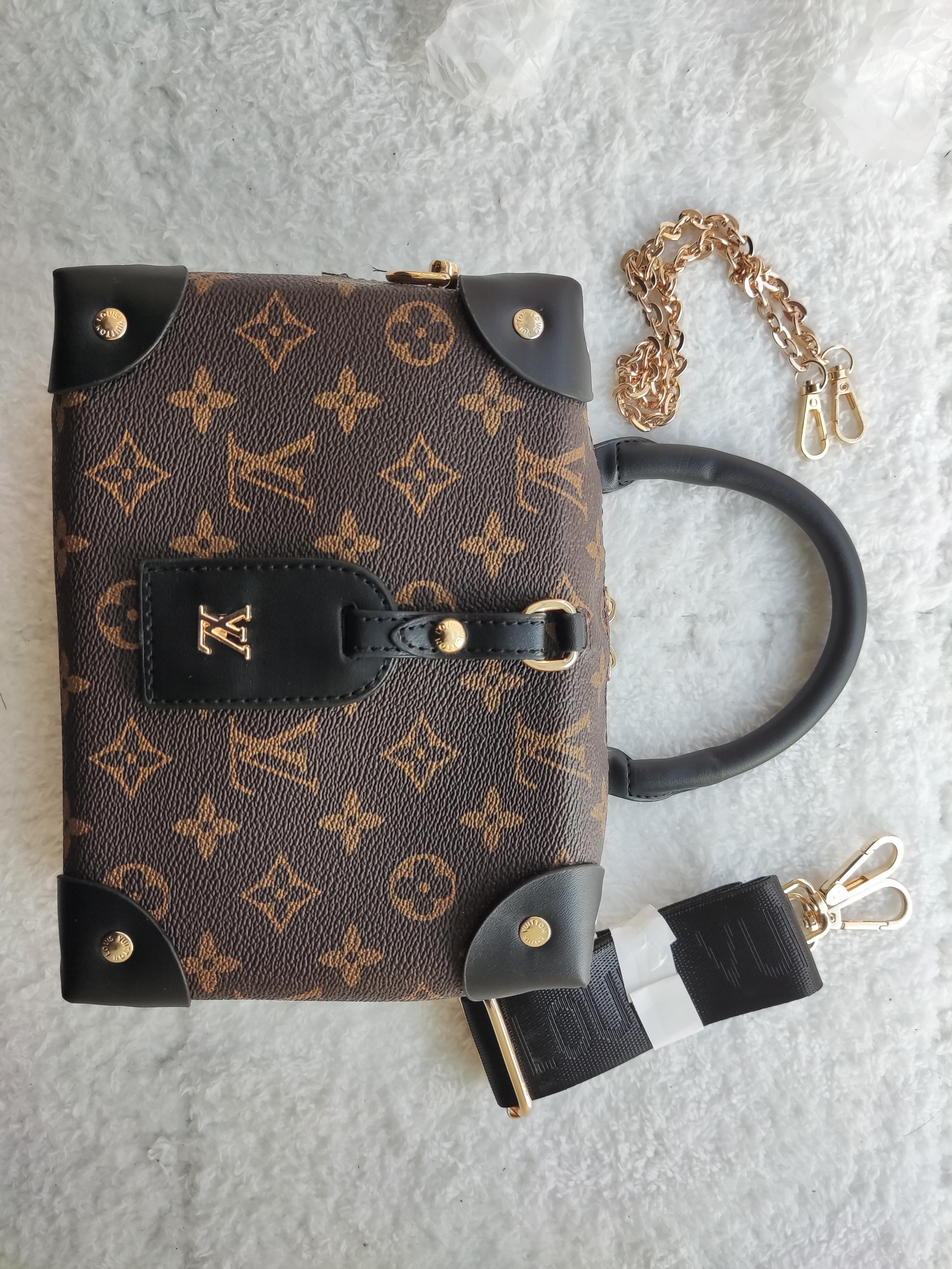 LVLouisVitton Vutton High-Quality Petite Malle Souple Tote Crossbody Shoulder Bag Luxury Designers Handbag Removable Strap Lady Purse Wallet, With logo
LVLouisVitton Vutton High-Quality Petite Malle Souple Tote Crossbody Shoulder Bag Luxury Designers Handbag Removable Strap Lady Purse Wallet, With logo