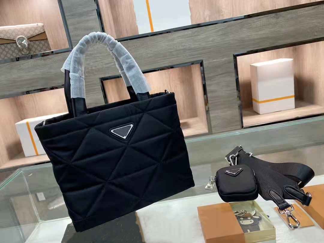 2021 New fashion women handbags ladies designer composite bags lady clutch bag shoulder tote female purse wallet 24CM size 1411
2021 New fashion women handbags ladies designer composite bags lady clutch bag shoulder tote female purse wallet 24CM size 1411