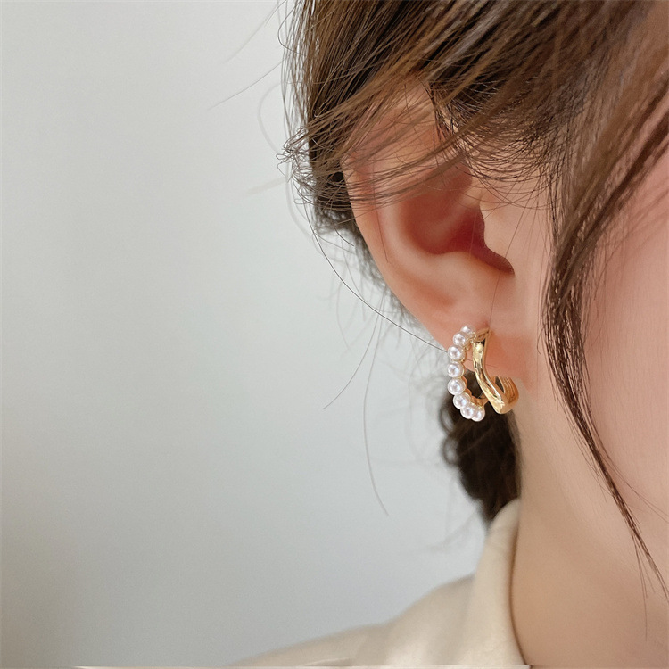 2022 New Arrival Charm Light Luxury Autumn Winter Imitation Pearl Geometric Stud Earrings For Women Gold Color Metal Party Pendiente
2022 New Arrival Charm Light Luxury Autumn Winter Imitation Pearl Geometric Stud Earrings For Women Gold Color Metal Party Pendiente