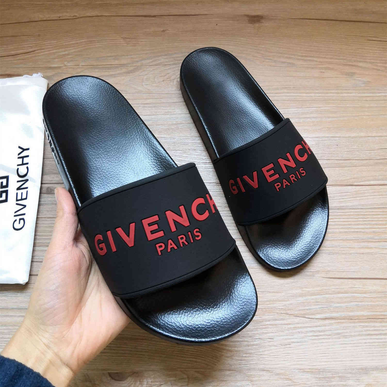 2021 new pair slippers fashion letter style sandals outdoor beach trend leisure flip flops, Black
2021 new pair slippers fashion letter style sandals outdoor beach trend leisure flip flops, Black