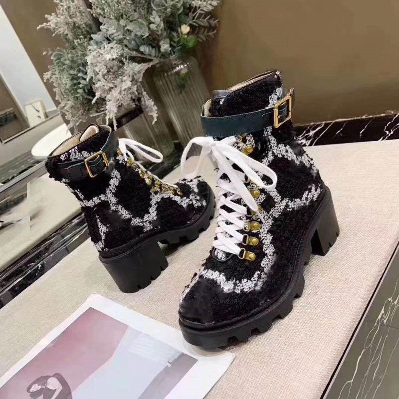 Designer Luxury Casual Shoes Tweed Lace Up Sylvie Combat Ankle Boots Black With Original box, Don´t pay it
Designer Luxury Casual Shoes Tweed Lace Up Sylvie Combat Ankle Boots Black With Original box, Don´t pay it
