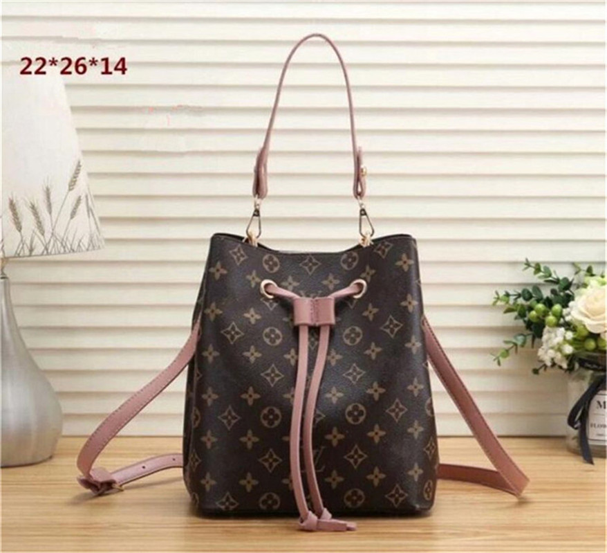 Top Quality Handbags Wallet Handbag Women Handbags Bags Crossbody Soho Bag Disco Shoulder Bag Fringed Messenger Bags Purse The New, N1
Top Quality Handbags Wallet Handbag Women Handbags Bags Crossbody Soho Bag Disco Shoulder Bag Fringed Messenger Bags Purse The New, N1
