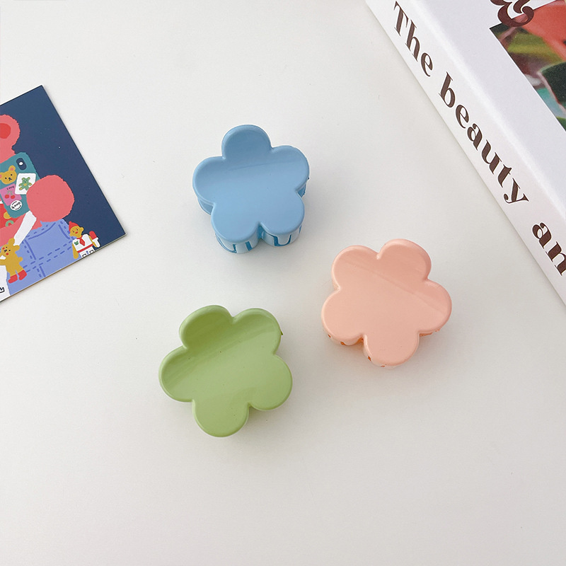 Length 4 CM Pure Color Cute Flower Shape Hair Clamps Girls Small Size Plastic Flowers Claw Clips Women Wash Ponytail Scrunchies Hairpins Hair Accessories 5 Colors
Length 4 CM Pure Color Cute Flower Shape Hair Clamps Girls Small Size Plastic Flowers Claw Clips Women Wash Ponytail Scrunchies Hairpins Hair Accessories 5 Colors